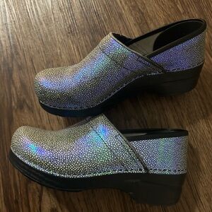 Dansko Iridescent Shimmer women Clogs sz 39